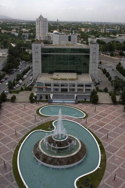Photo de World Trade Complex and square seen from the Arch of NeutralityAchgabat - Turkménistan