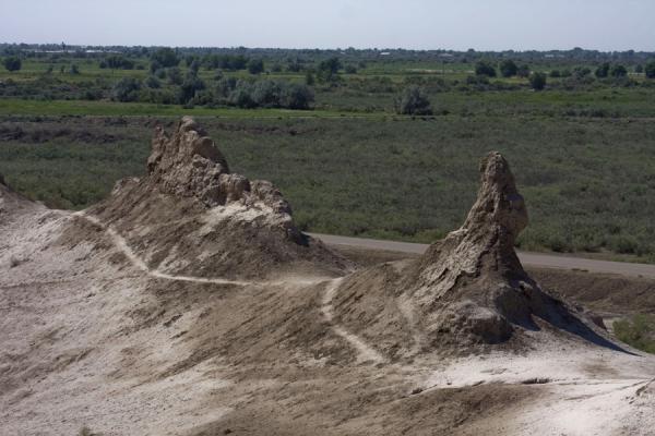 Foto van City wall and, perhaps, defensive towers of IzmukshirDashoguz - Turkmenistan