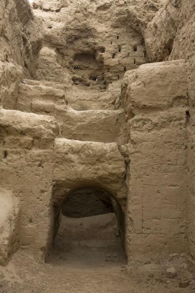 Photo de Ancient settlement of Nisa: restored building - Turkménistan - Asie