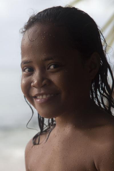 Picture of Tuvaluan people (Tuvalu): Girl from Tuvalu at one of the small beaches on the northern side of Fongafale islet