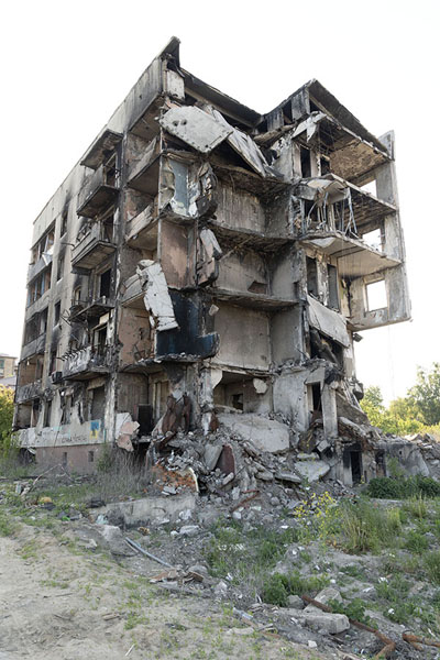 Photo de Destroyed apartment block in BorodyankaBorodyanka - Ukraine