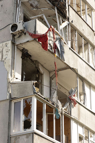 Photo de Detail of destruction in an apartment block in BorodyankaBorodyanka - Ukraine