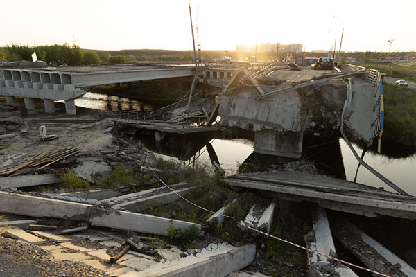Foto di One of the destroyed bridges near IrpinIrpin - Ucraina