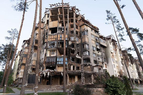 Foto van Destroyed apartment block in IrpinIrpin - Oekraïne