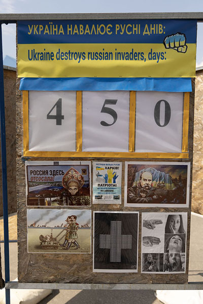 Photo de Some of the anti-Russian posters and drawings on Freedom SquareCharkiv - Ukraine