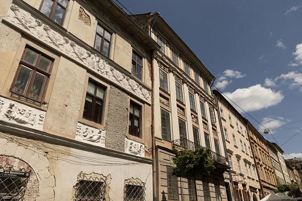 Foto van Row of buildings in the Armenian Quarter in LvivIndrukken van Lviv - Oekraïne