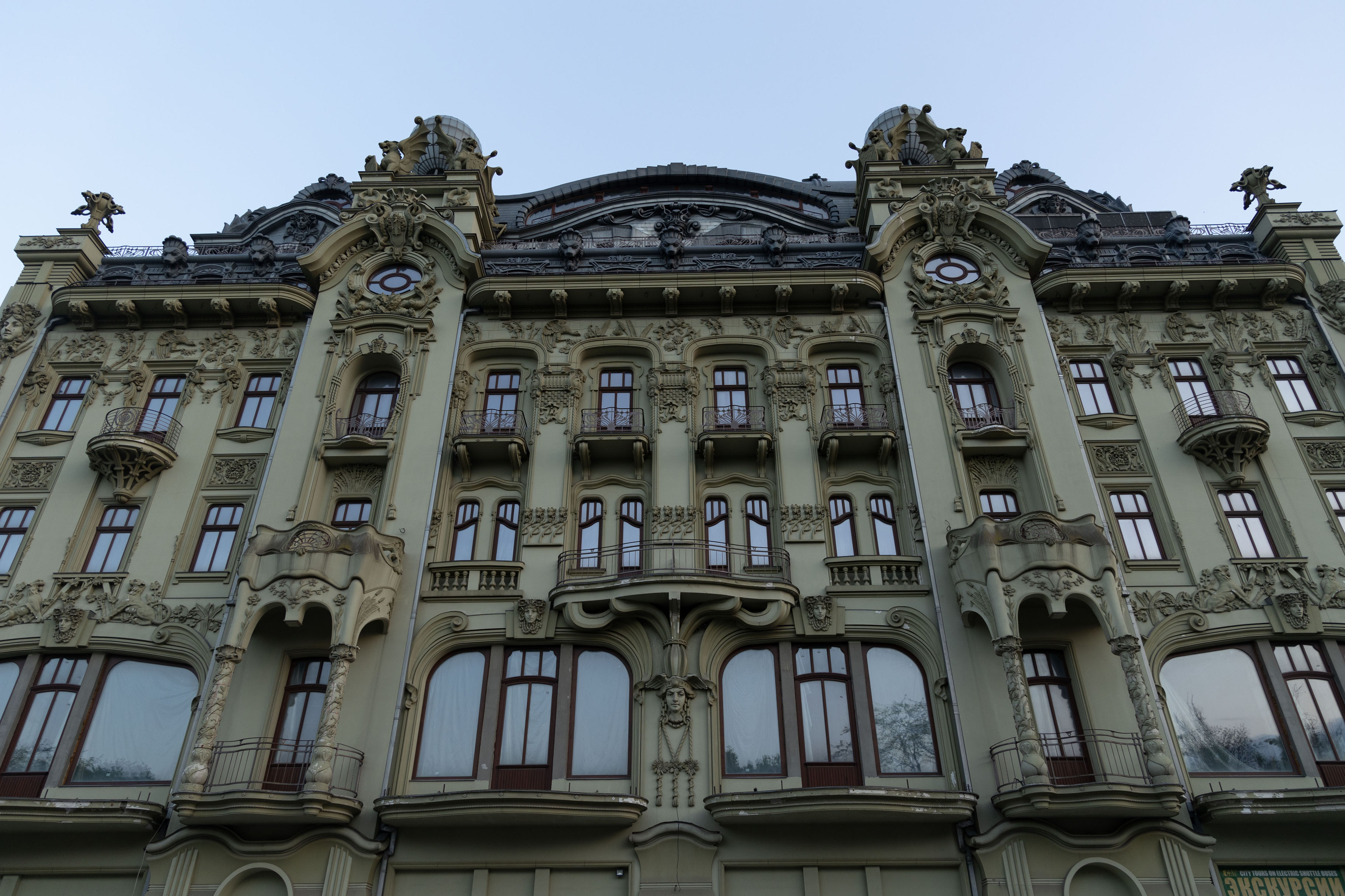 One of the majestic buildings of Odesa on the City Park | Impresiones de Odesa | Ucrania