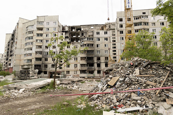 Photo de Row upon row of destruction and rubble in SaltivkaCharkiv - Ukraine