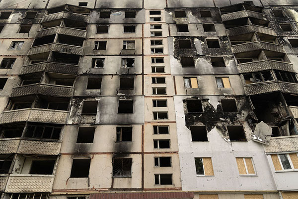Foto van Fire has raged in these apartment blocks in SaltivkaKharkiv - Oekraïne