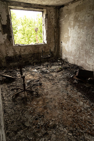 Foto van The interior of a destroyed room in an apartment block in SaltivkaKharkiv - Oekraïne