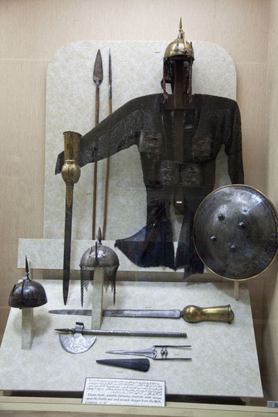 Set of defensive objects on display | Al Ain National Museum | Emirati Arabi Uniti