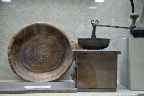 Coffee grinding machine in the museum | Al Ain National Museum | Verenigde Arabische Emiraten