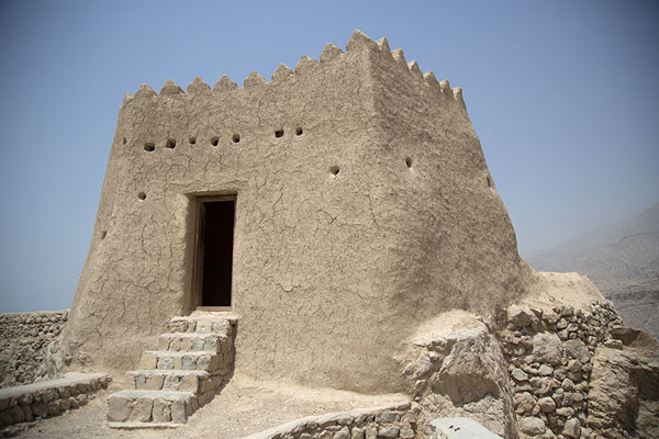 One of the buildings of Dhayah Fort at the entrance | Dhayah Fort | Verenigde Arabische Emiraten