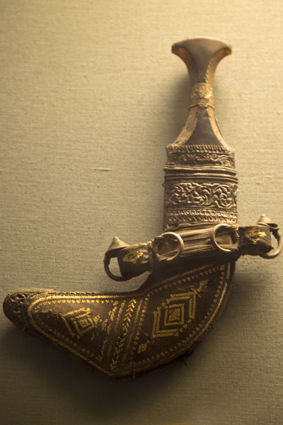Picture of Dubai Museum (United Arab Emirates): Close-up of a traditional dagger, or khanjar