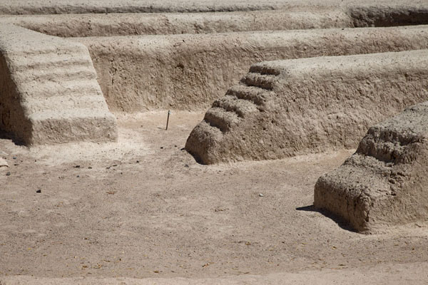 Close-up of structure at the entrance of the park | Hili Archaeological Park | Emirats Arabes Unis