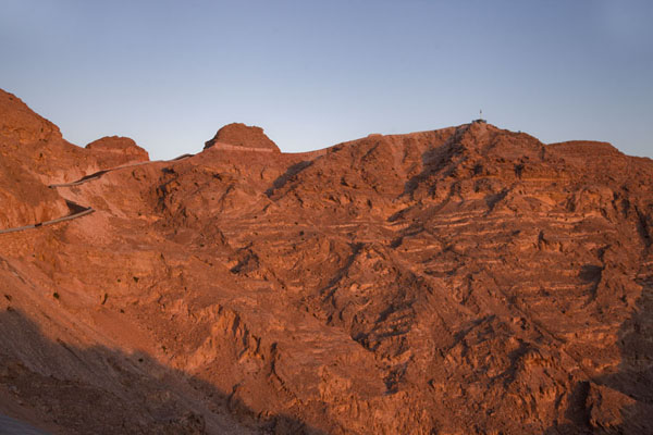 Foto de Warm sunlight on the upper part of Jebel Hafeet - Emiratos Arabes Unidos - Asia
