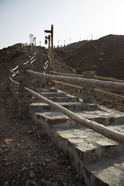 The stairs leading to the archaeological tower near Nahwa | Madha Nahwa Enclave | Verenigde Arabische Emiraten