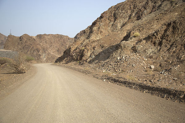 Foto van Road in the west of Nahwa counter-enclaveMadha Nahwa Enclave - Verenigde Arabische Emiraten