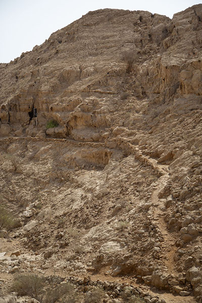 Trail between wadi caves Fay-NE-11 and Fay-NE-10 | Centro arqueológico de Mleiha | Emiratos Arabes Unidos