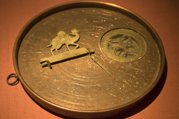 Foto van Astrolabe on display in the map section of the exhibition of the houseDubai - Verenigde Arabische Emiraten