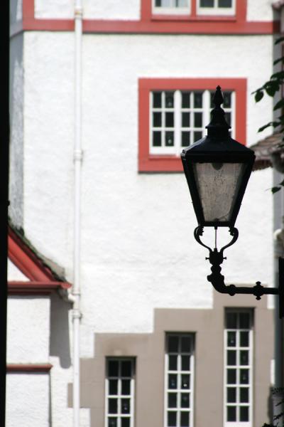 Picture of Edinburgh Old Town (United Kingdom): Edinburgh: lantern in one of the quiet corners of the Old City