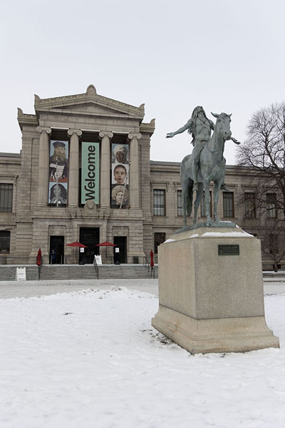 Foto van Appeal to the Great Spirit, statue in front of the Museum of Fine ArtsBoston - Verenigde Staten