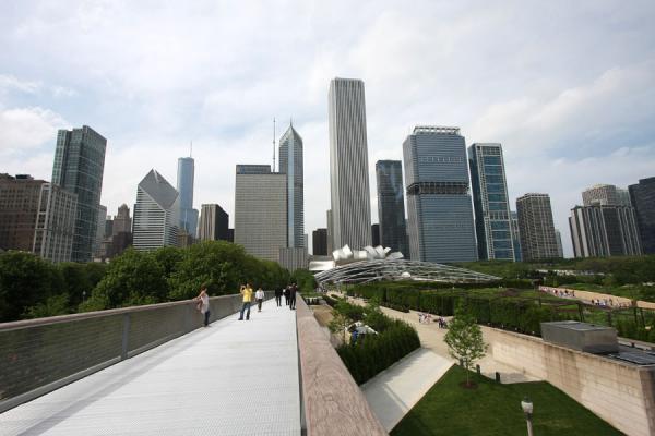 Millennium Park seen from the walkway to the Art Institute of Chicago | Chicago Millennium Park | Stati Uniti