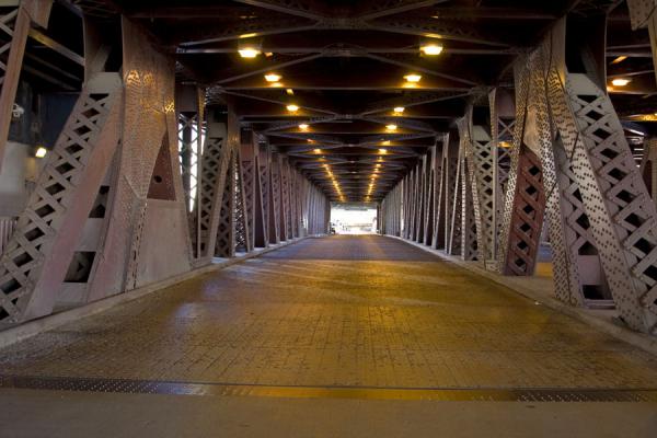 Picture of Chicago Riverwalk (United States): Inner view of Link bridge