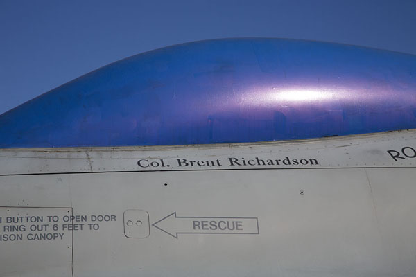 Foto van The cockpit of the F-16 fighter planeIntrepid Sea Air Space Museum - Verenigde Staten