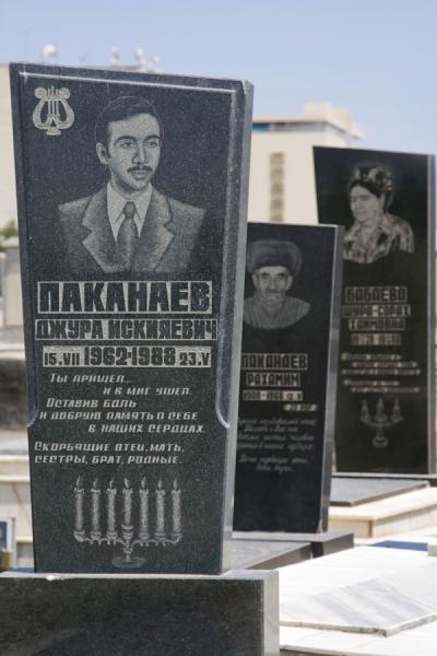 Grey and black tombstones at the Jewish Cemetery | Cementerio judeo de Bujará | Uzbekistán