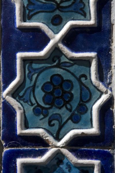 Photo de Close-up of the tilework of one of the mausoleaSamarcande - Ouzbékistan