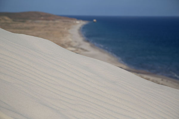 Looking out over Delisha from the sand dune | Delisha | Yémen