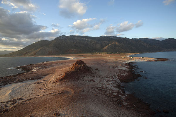Early morning view from the top of one of the rocky outcrops at Dihamri | Dihamri Marine Protected Area | Jemen
