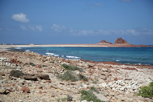 The bay east of Dihamri with the two rocky outcrops at the end | Dihamri Marine Protected Area | Jemen