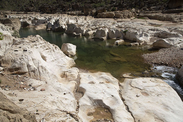 Foto di One of the many pools with some rapids leading to more pools downstreamKallissan - Yemen