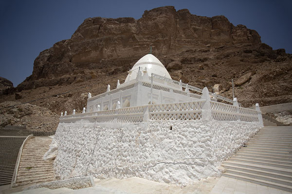 View of the prayer hall of Qabr Nabi Hud from below | Qabr Nabi Hud | Yemen