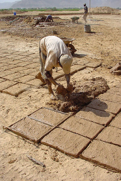 Picture of Wadi Hadramaut (Yemen): Men making mud bricks
