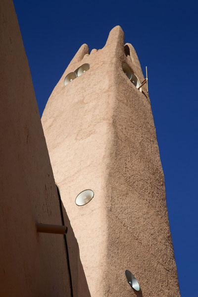 Looking up the minaret of the old town of Ghardaïa | GhardaÃ¯a | Argelia