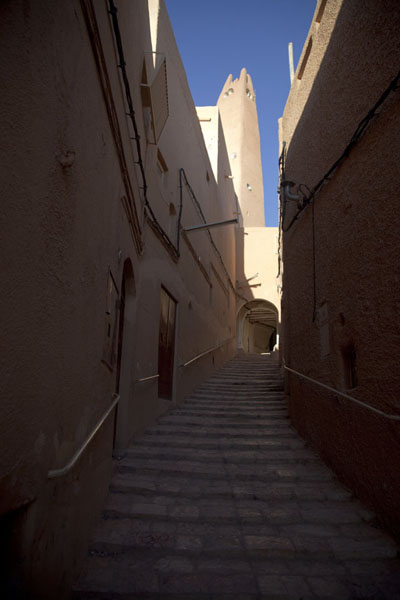 Narrow street in the upper part of the old town of Ghardaïa with minaret towering above | GhardaÃ¯a | Argelia