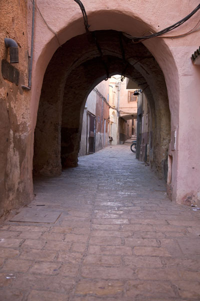 Street in Ghardaïa with arched thoroughfare | GhardaÃ¯a | Argelia