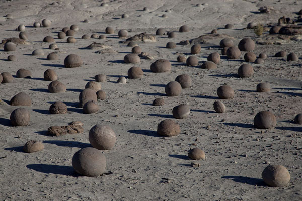 Photo de The Cancha de Bochas, a weird collection of perfect balls shaped by natureParque Ischigualasto - l'Argentine