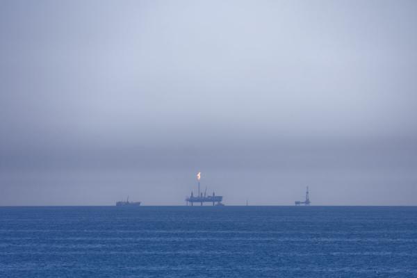 Oil platforms in the middle of the Caspian Sea | Ferry Bakou-Turkmenbashy | AzerbaÃ¯djan
