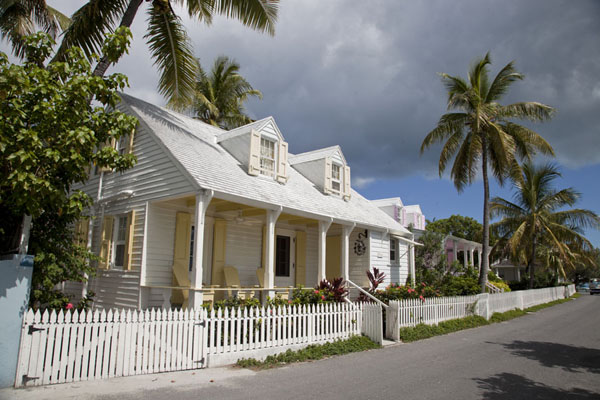 Street in Dunmore Town with yellow and pink wooden houses | Dunmore Town | Bahamas