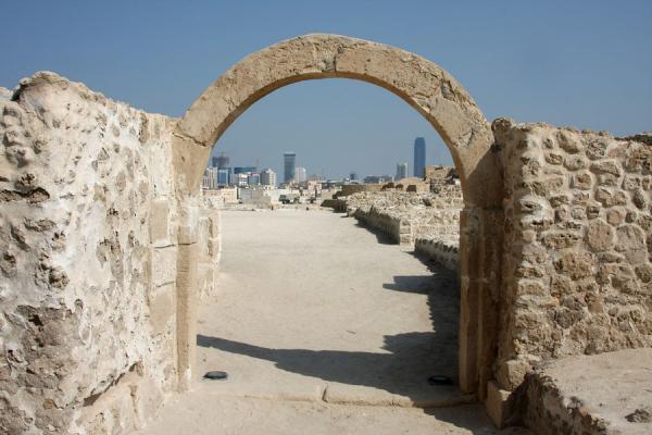 Assyrian arch in the ruins of Bahrain Fort, Bahrain Fort, Bahrain