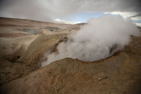 Photo de Steam coming out of one of the many craters in the Sol de Mañana areaSol de MaÃ±ana - la Bolivie