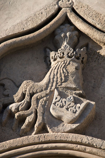 Close-up of the head of a king over the entrance to the fortress of Jajce | Jajce | Bosnia y Herzegovina