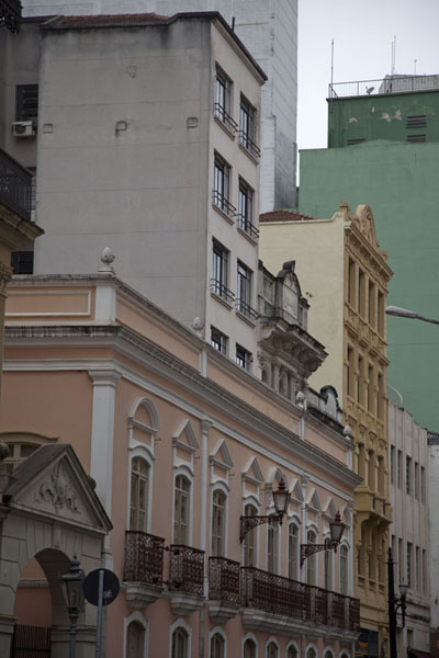 Row of old buildings on Rua Roberto Símonsen | Centre historique de SÃ£o Paulo | le BrÃ©sil