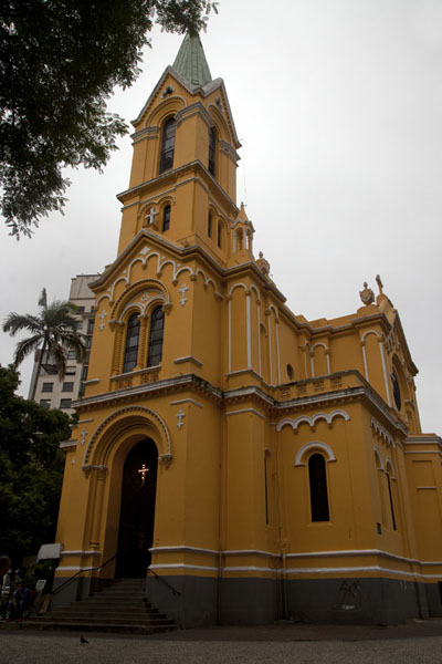 The Nossa Senhora do Rosário dos Homens Pretos sits on the small Paiçandú square | Centre historique de SÃ£o Paulo | le BrÃ©sil