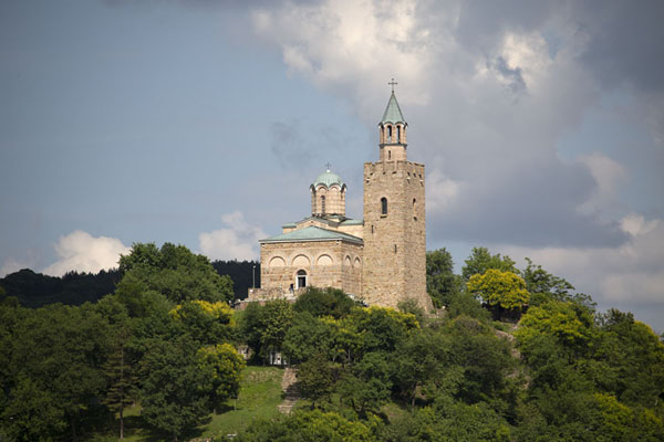 The bell-tower of the Cathedral of the Ascension of the Lord tops Tsarevets fortress | Forteresse Tsarevets | Bulgarie