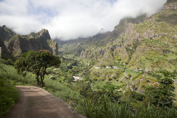 Road leading into Ribeira do Paúl - Paul to Peneda via Cova, Cabo Verde